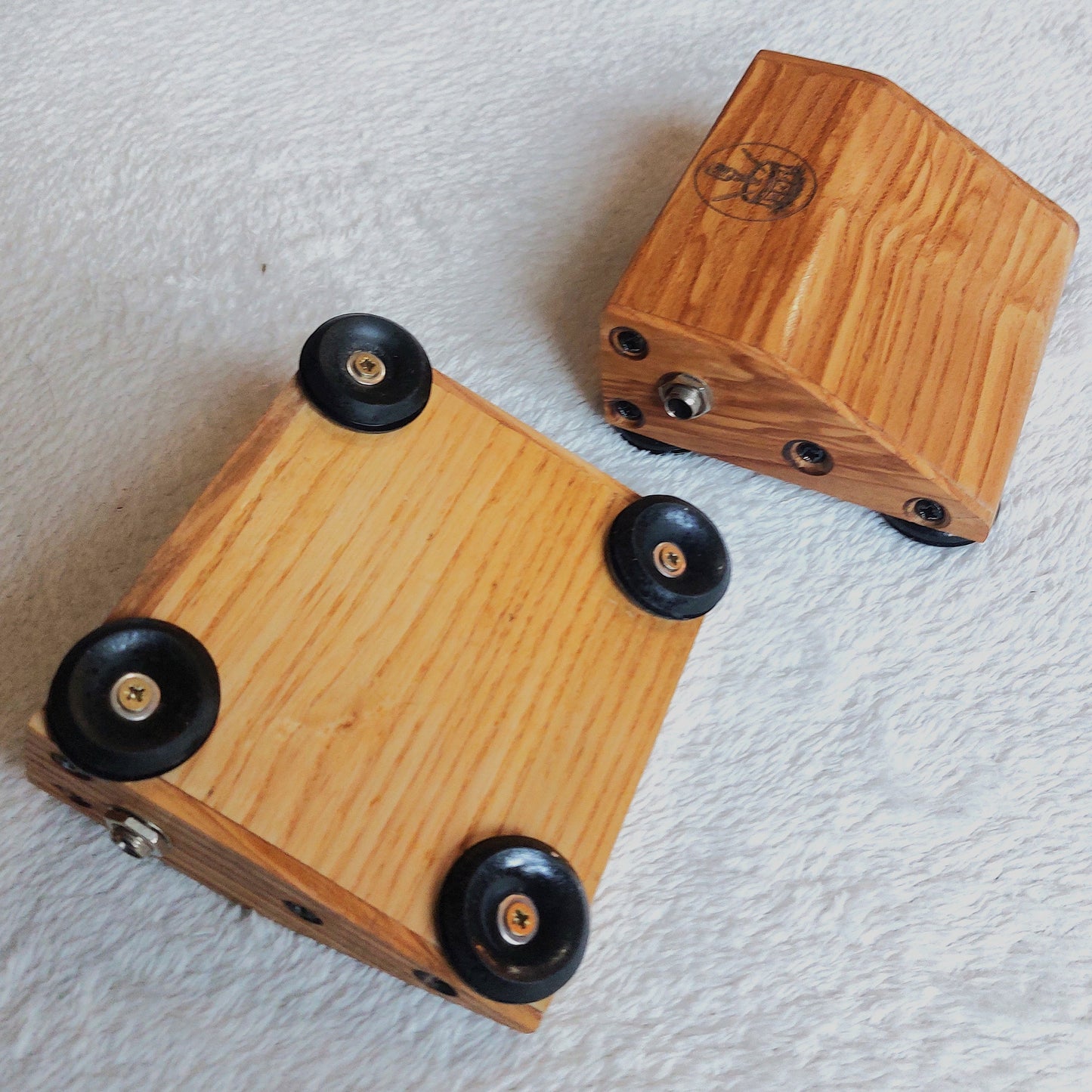 The Rhyth-Mic M4 compact sold wood percussion stompbox Microphonic.