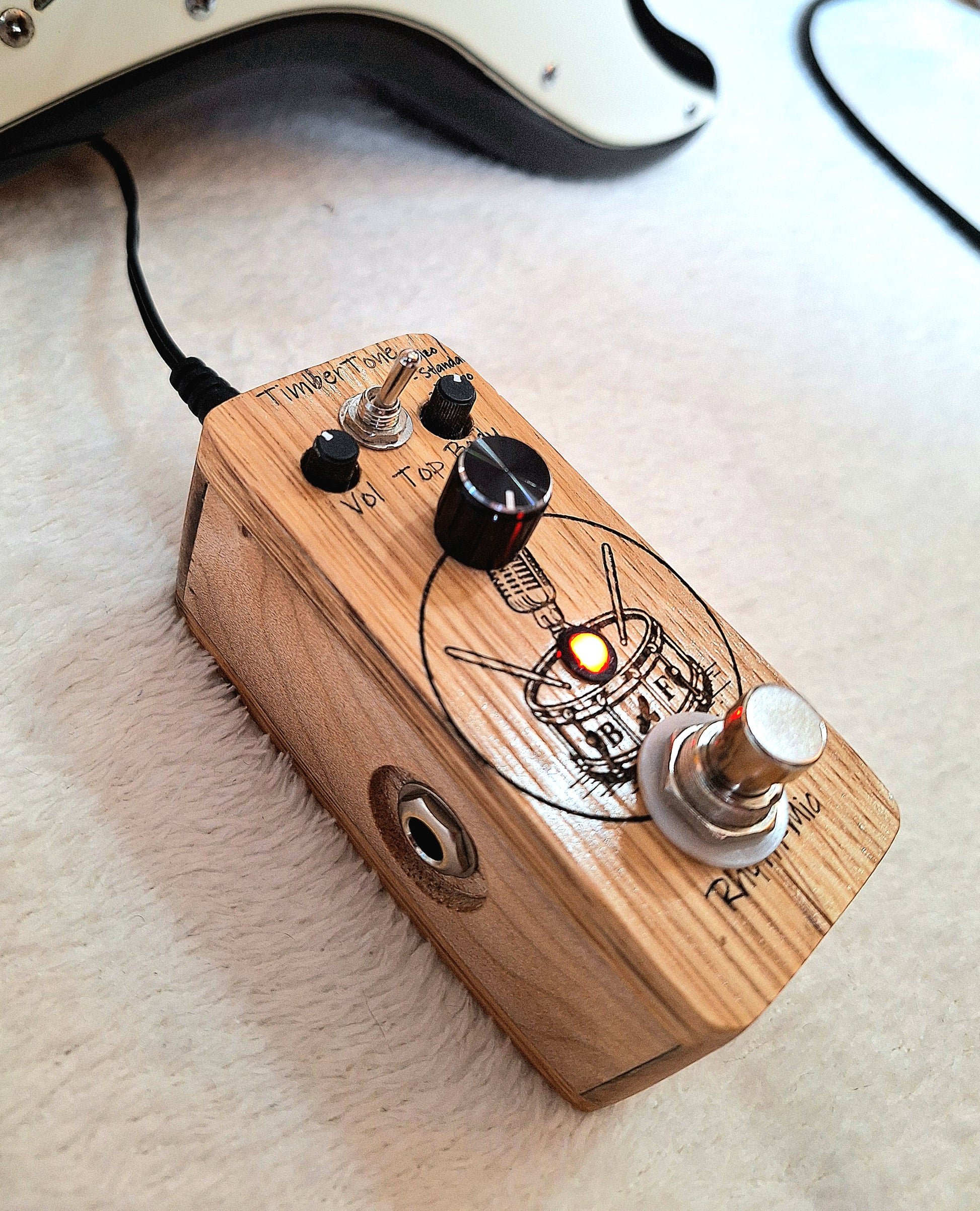 guitar simulator pedal Rhyth-Mic Timber Tone Acoustic guitar simulator pedal
