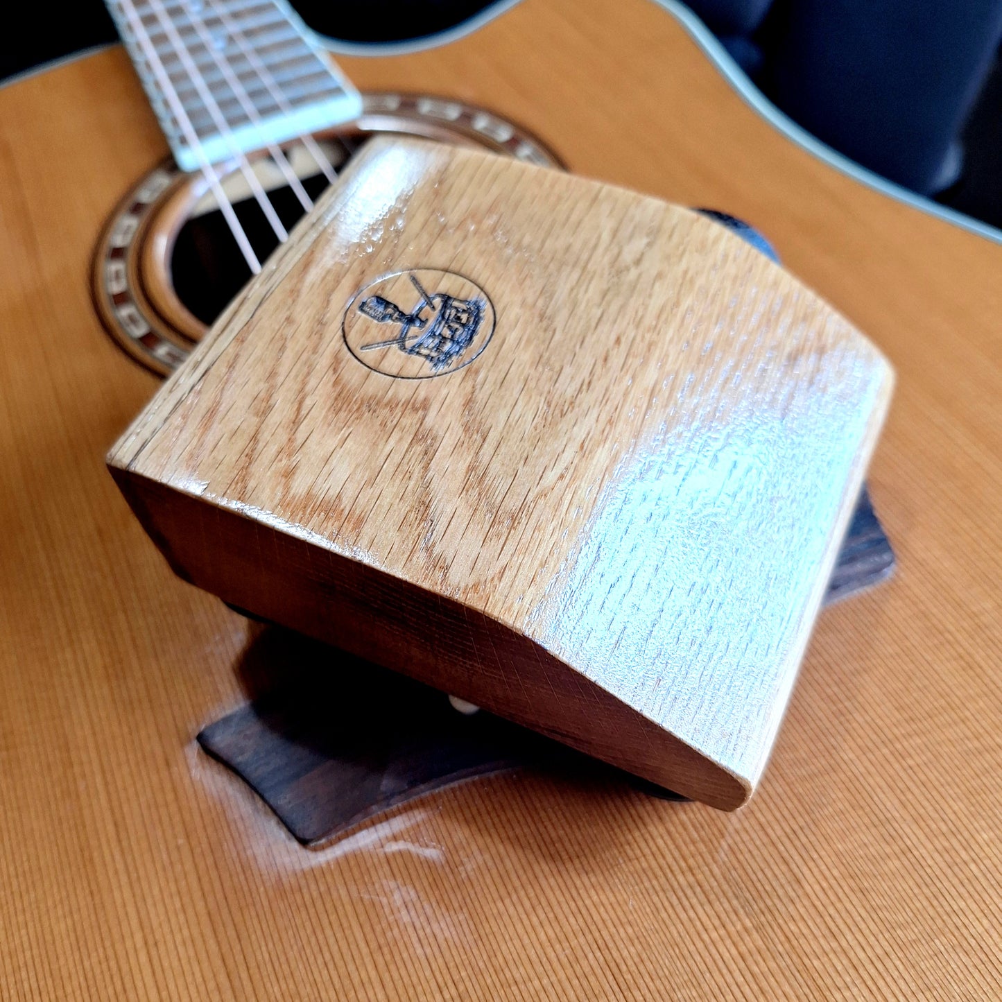 Rhyth-Mic Performance Range. P1 Play-Through Stompbox Bass Kick Drum Percussion, Cajon Solid Wood.